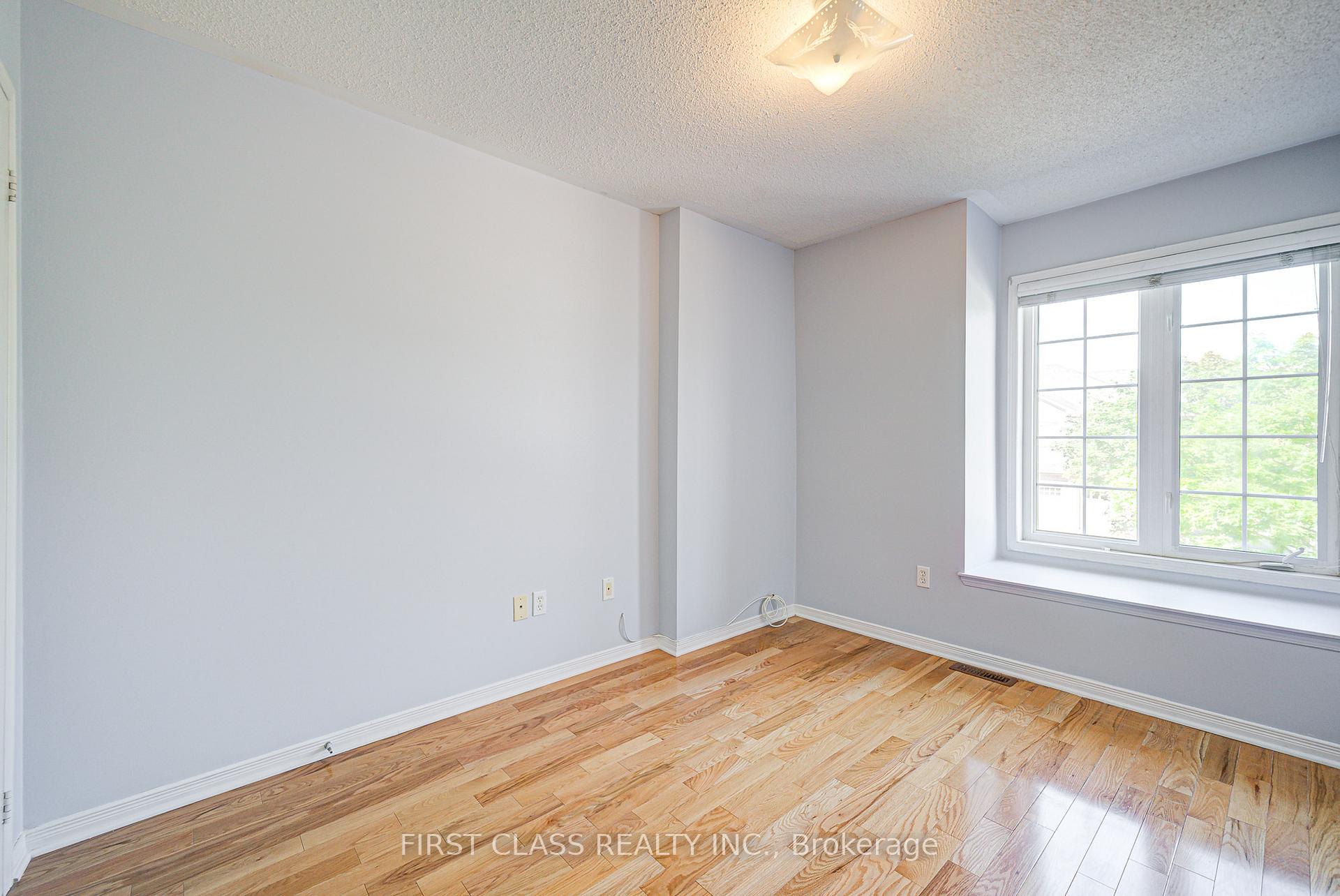 Photo 32 of 19 Benjamin Hood Crescent, Vaughan, Patterson — HOMEH