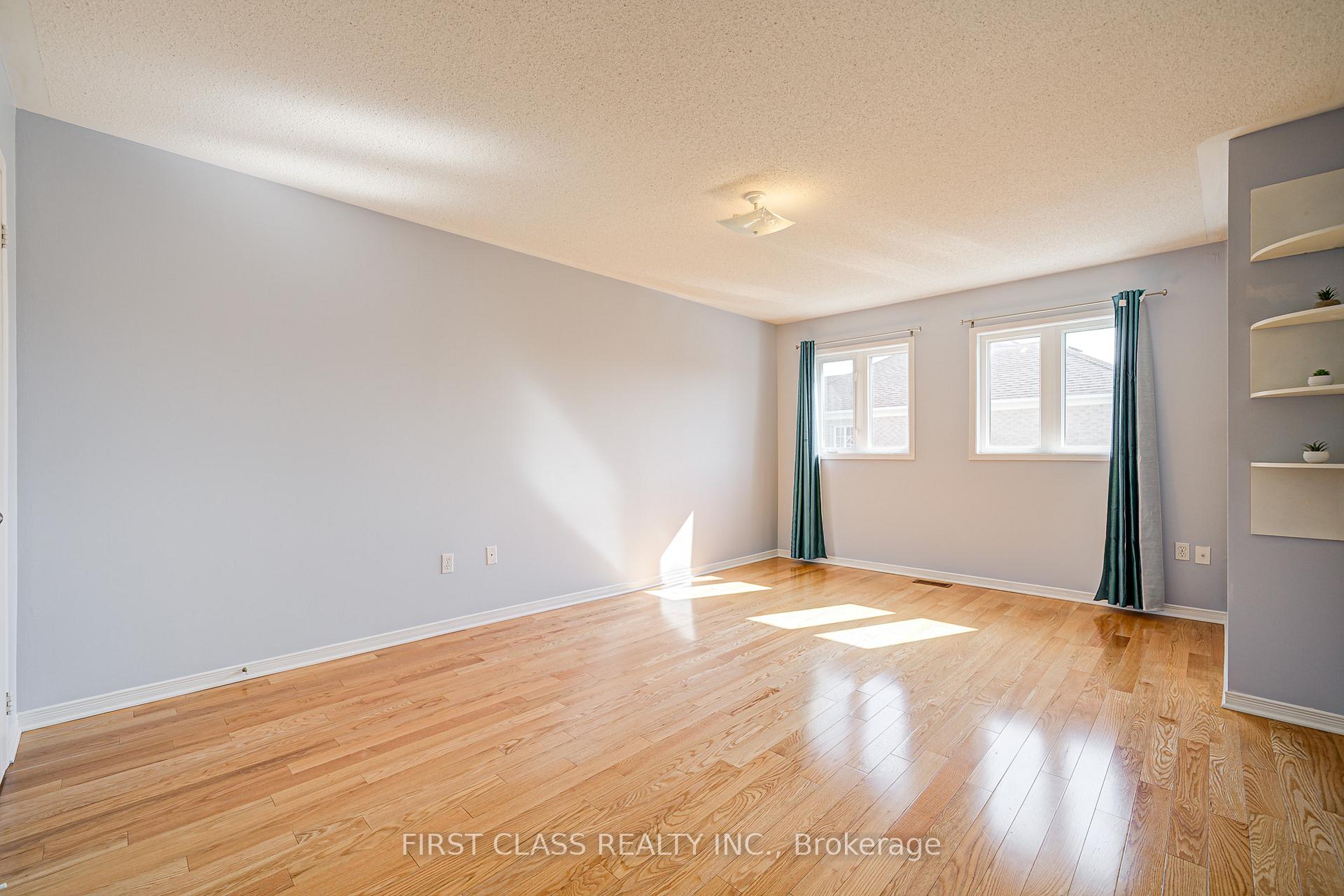 Photo 37 of 19 Benjamin Hood Crescent, Vaughan, Patterson — HOMEH