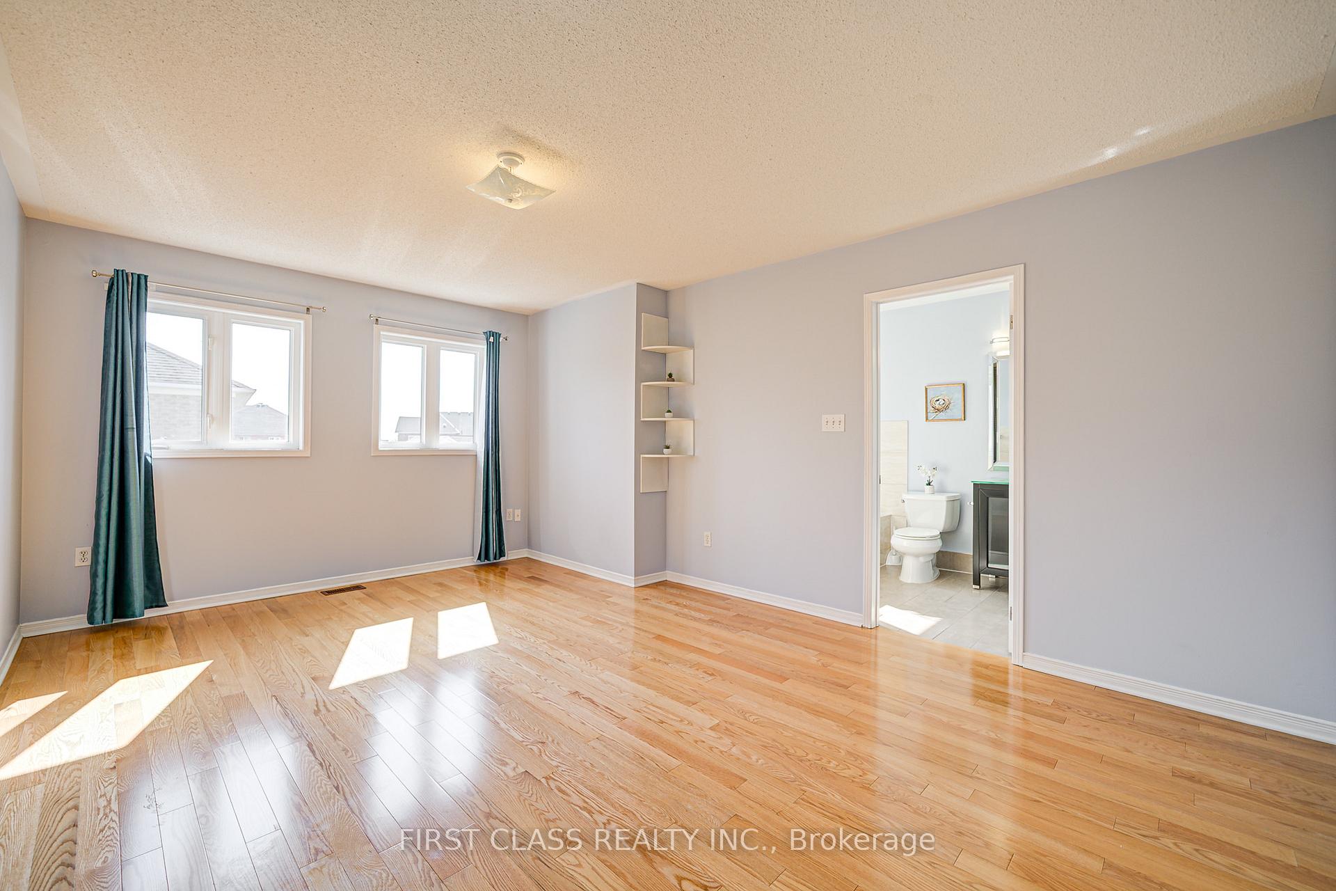 Photo 38 of 19 Benjamin Hood Crescent, Vaughan, Patterson — HOMEH