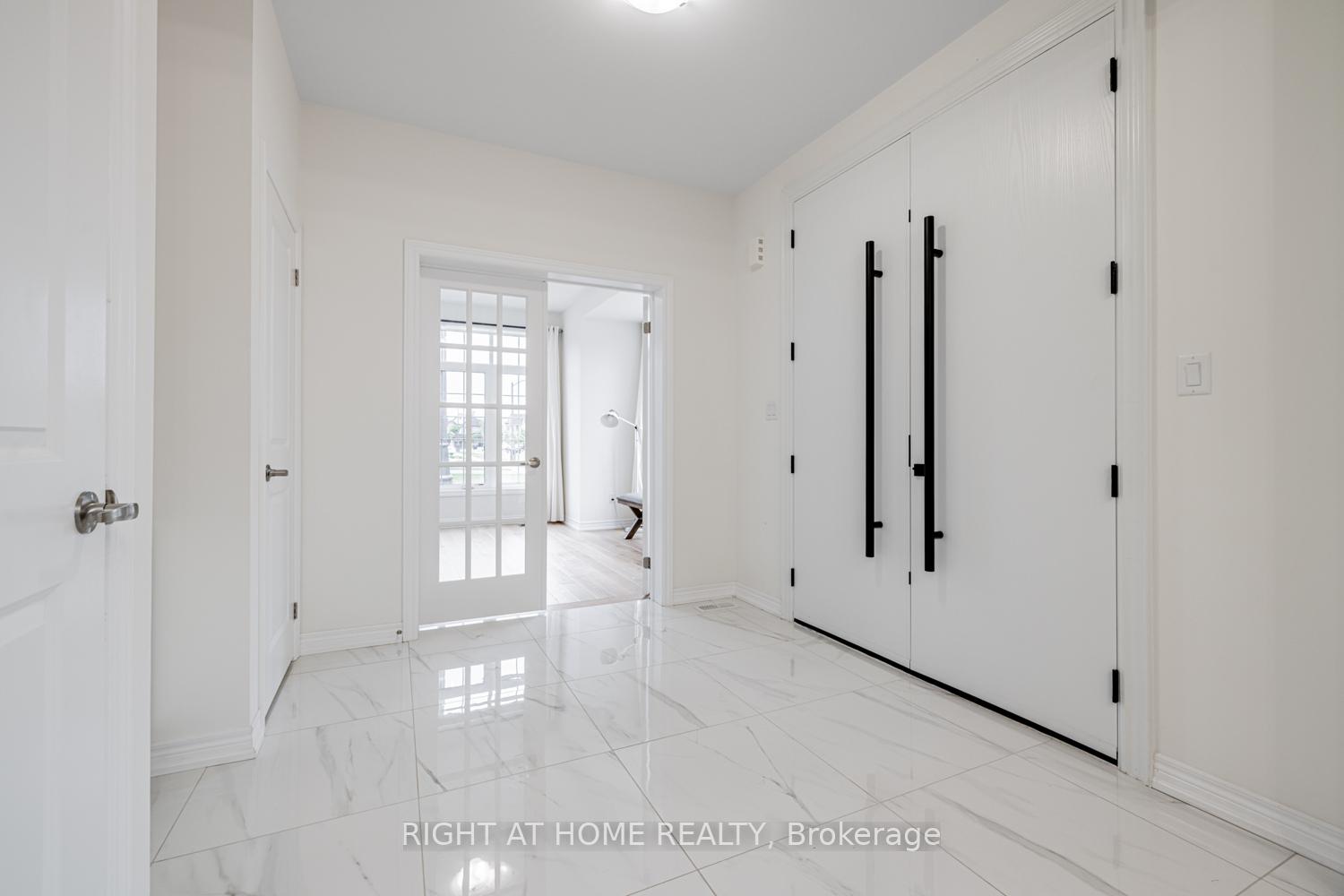 Photo 5 of 236 Bellefond Street, Vaughan, Kleinburg — HOMEH