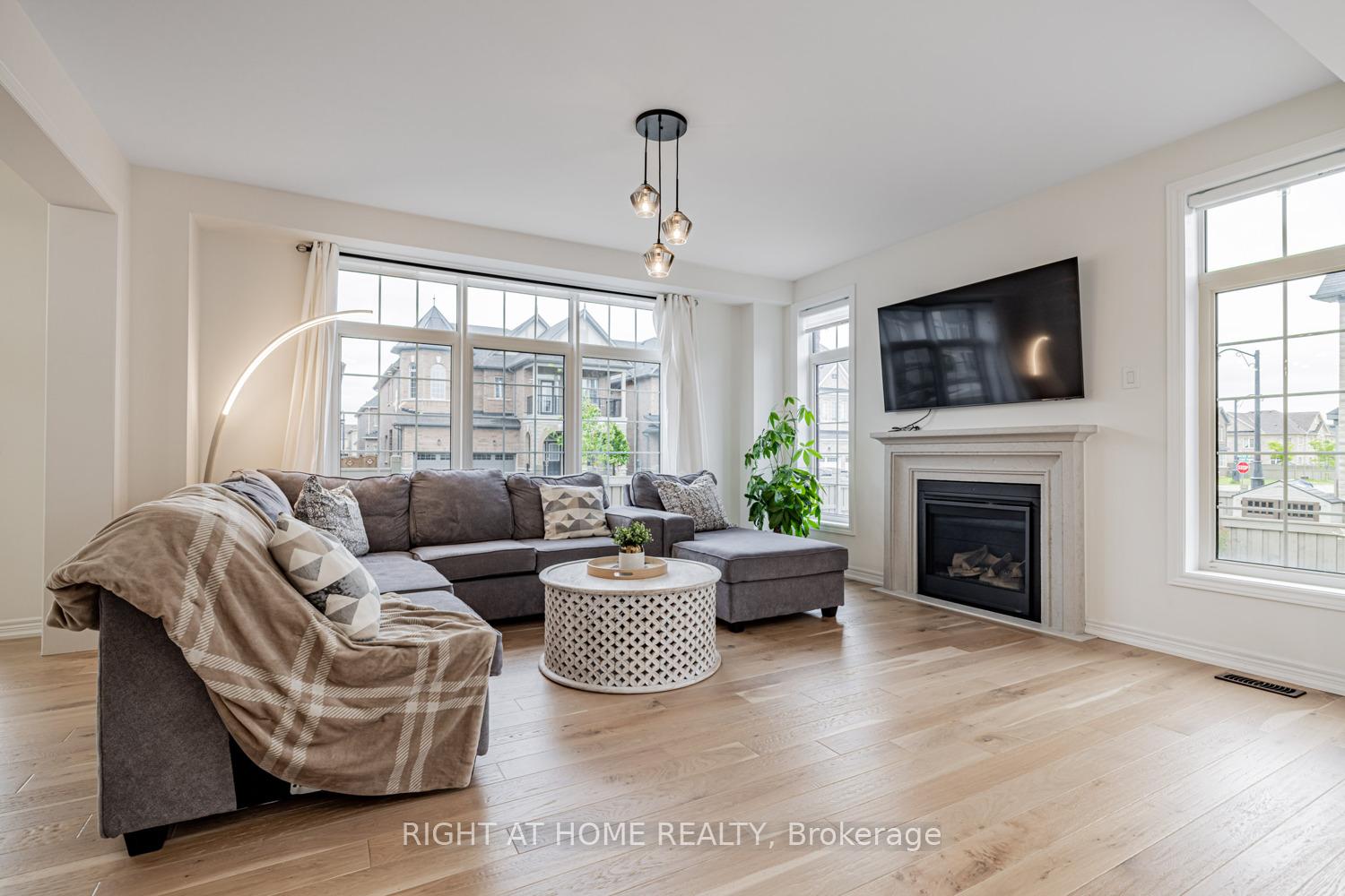 Photo 10 of 236 Bellefond Street, Vaughan, Kleinburg — HOMEH