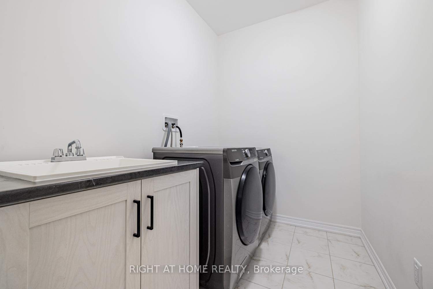 Photo 31 of 236 Bellefond Street, Vaughan, Kleinburg — HOMEH