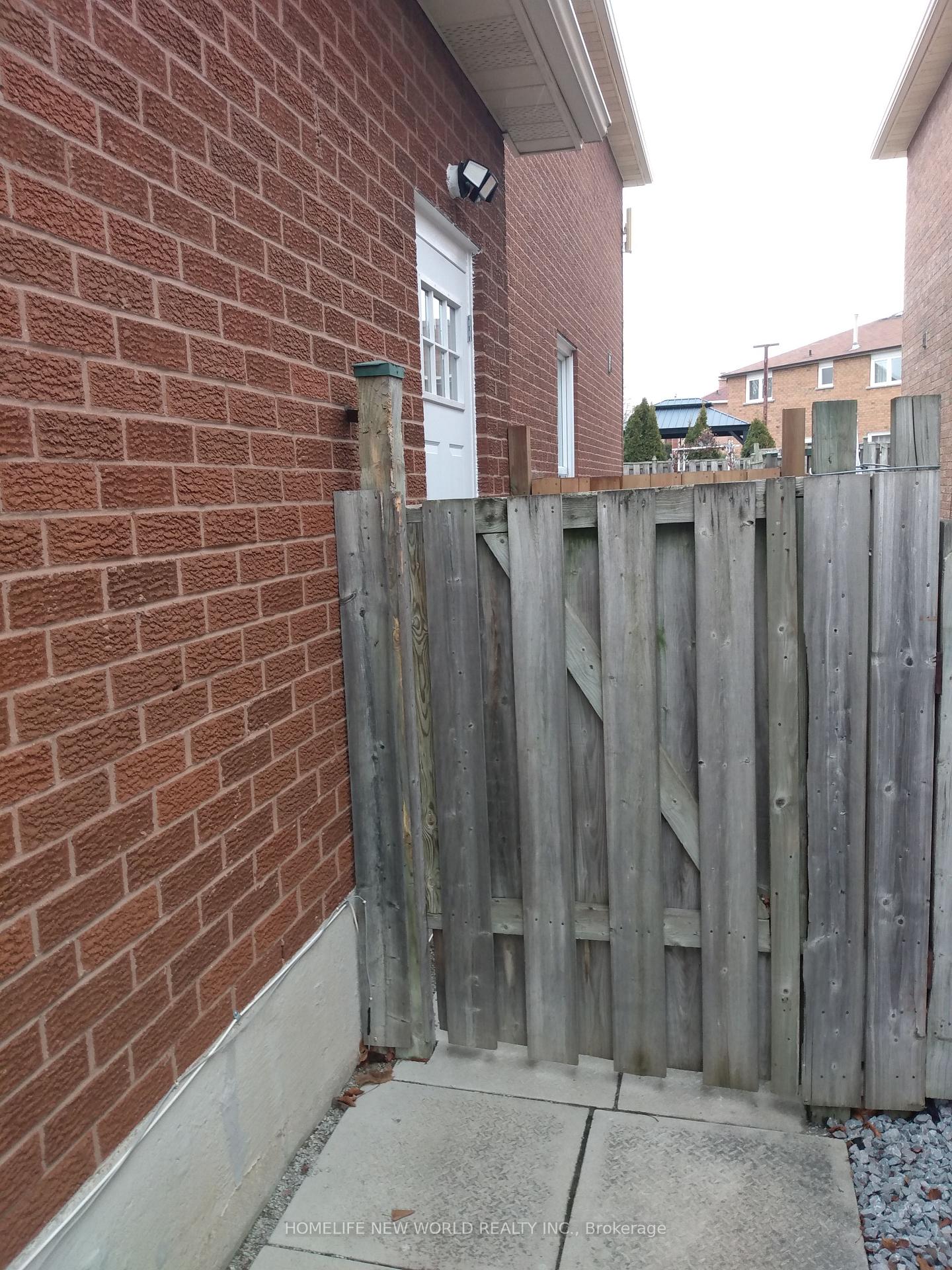 Photo 2 of Unit Basement, 59 Wade Gate, Vaughan, Brownridge — HOMEH