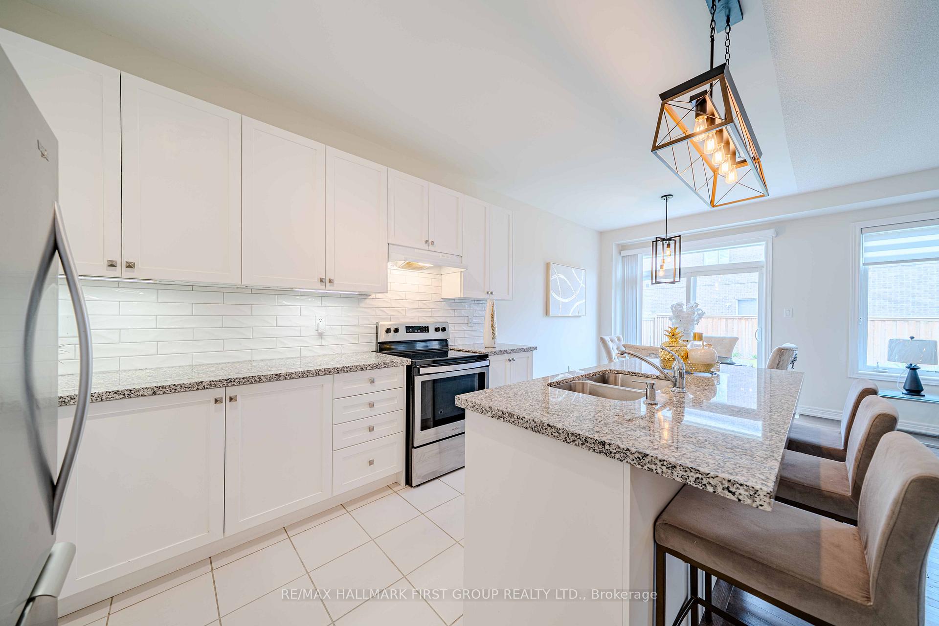 Photo 22 of 43 Hahn Street, Whitby, Rural Whitby — HOMEH