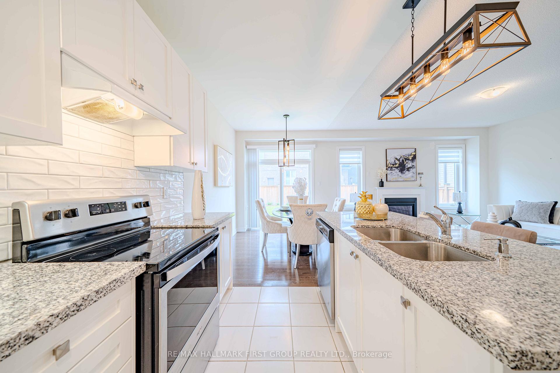 Photo 23 of 43 Hahn Street, Whitby, Rural Whitby — HOMEH