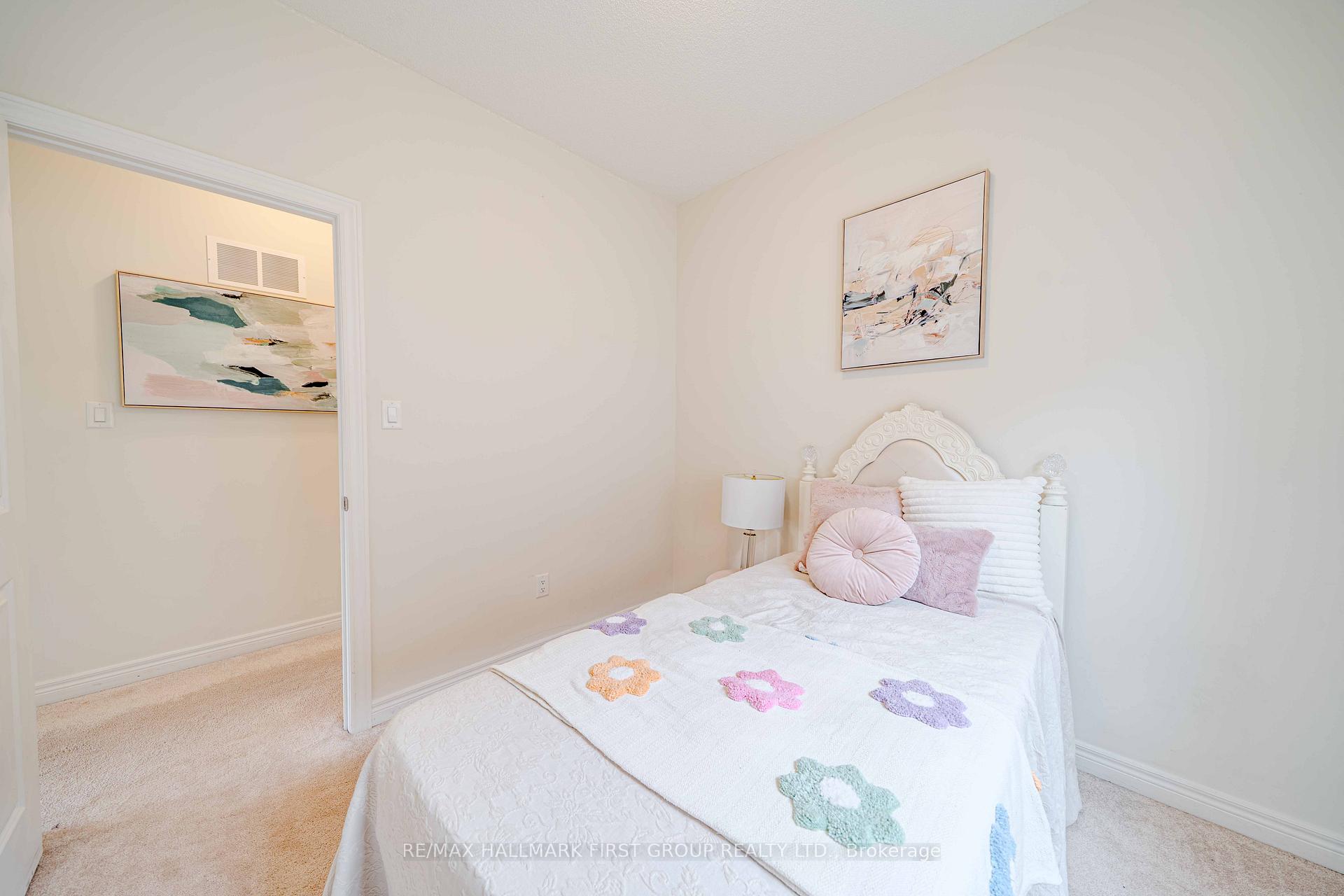 Photo 34 of 43 Hahn Street, Whitby, Rural Whitby — HOMEH