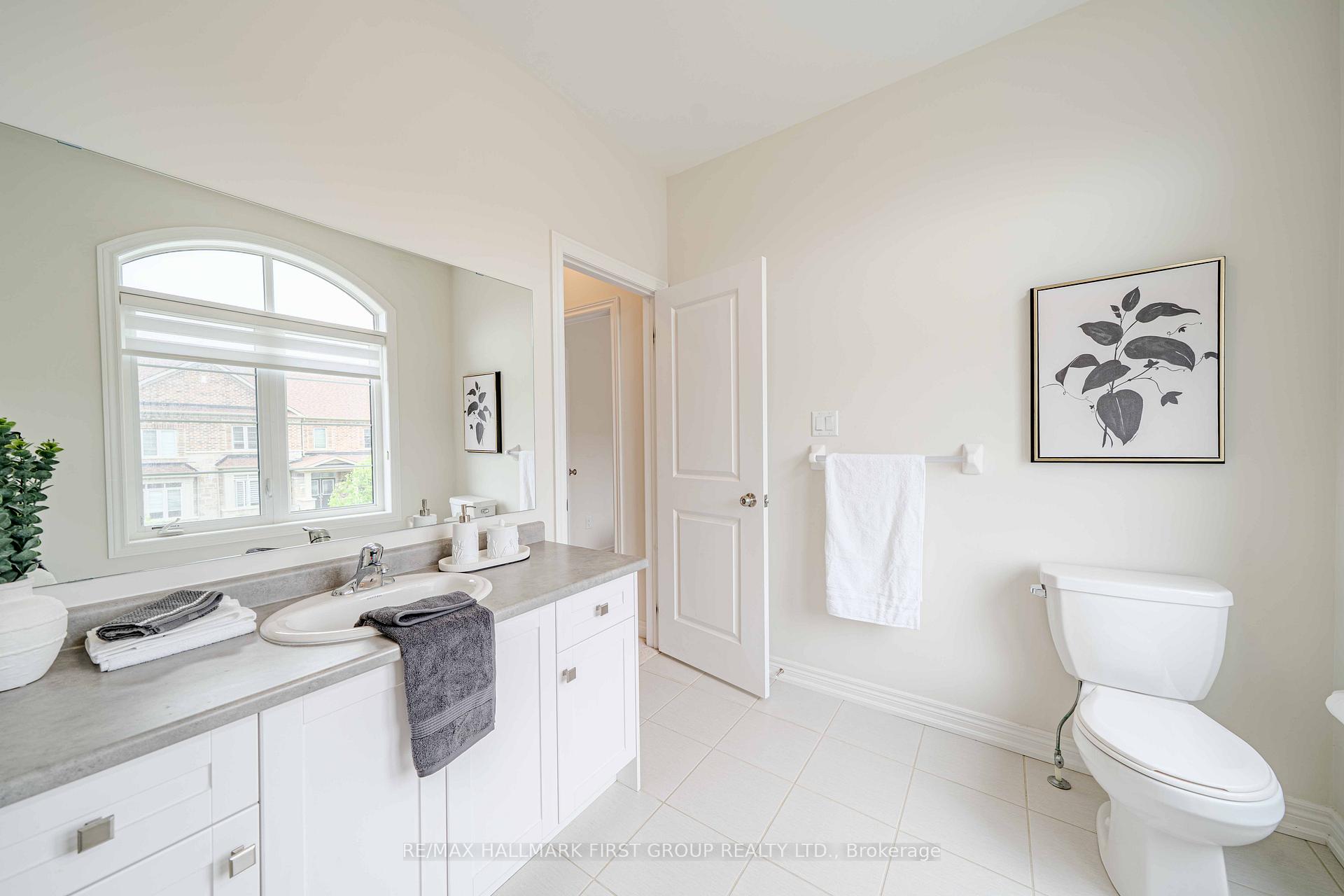 Photo 39 of 43 Hahn Street, Whitby, Rural Whitby — HOMEH