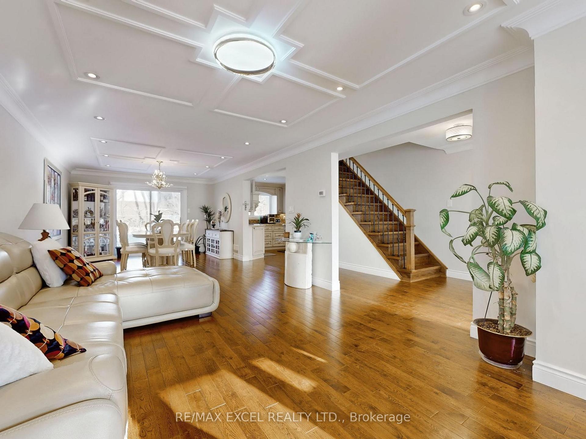 Photo 5 of 166 Royal Orchard Boulevard, Markham, Royal Orchard — HOMEH