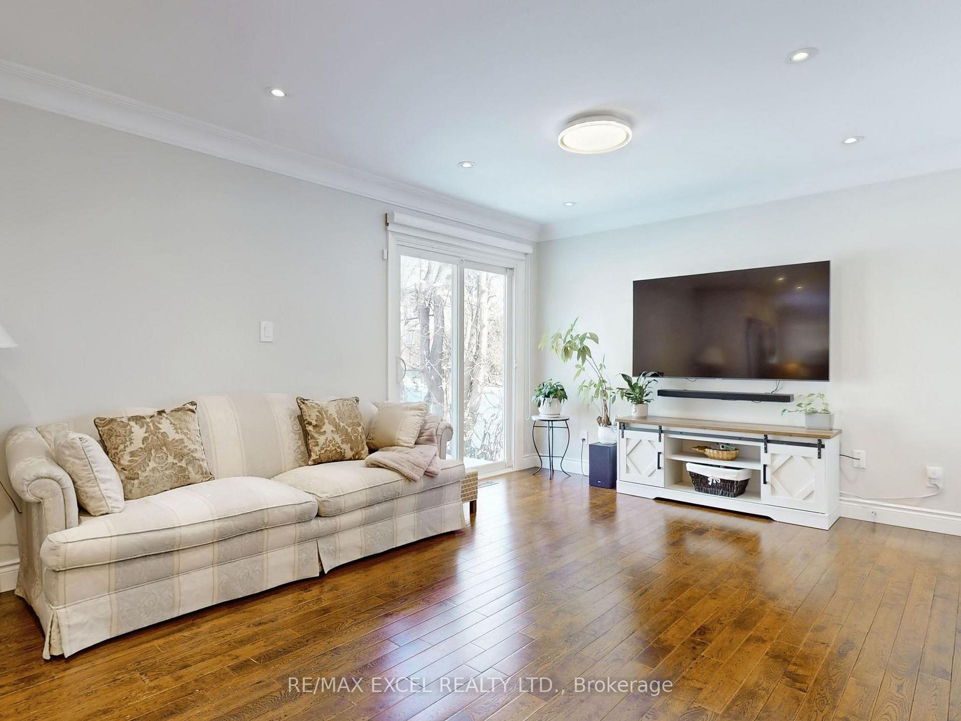 Photo 9 of 166 Royal Orchard Boulevard, Markham, Royal Orchard — HOMEH