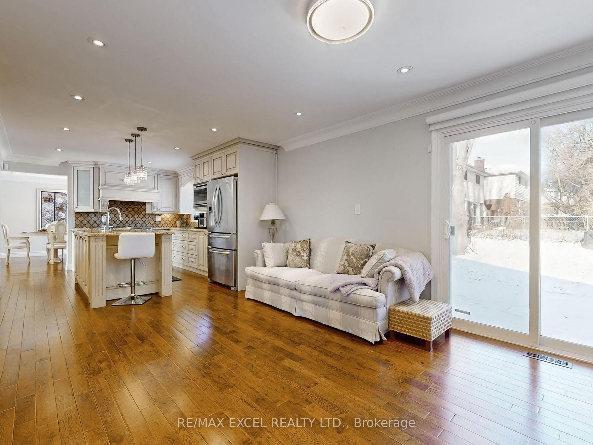 Photo 10 of 166 Royal Orchard Boulevard, Markham, Royal Orchard — HOMEH
