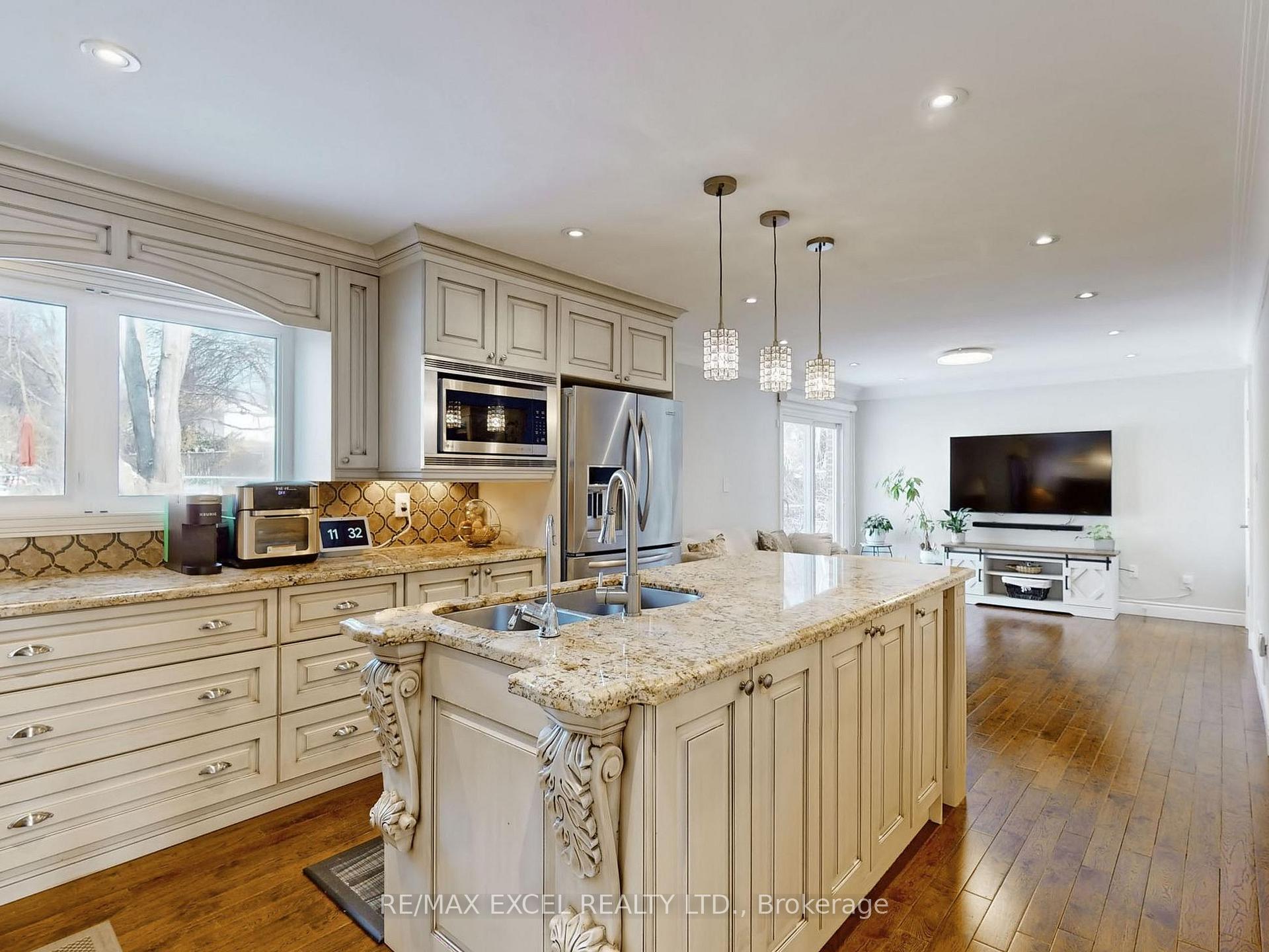 Photo 12 of 166 Royal Orchard Boulevard, Markham, Royal Orchard — HOMEH