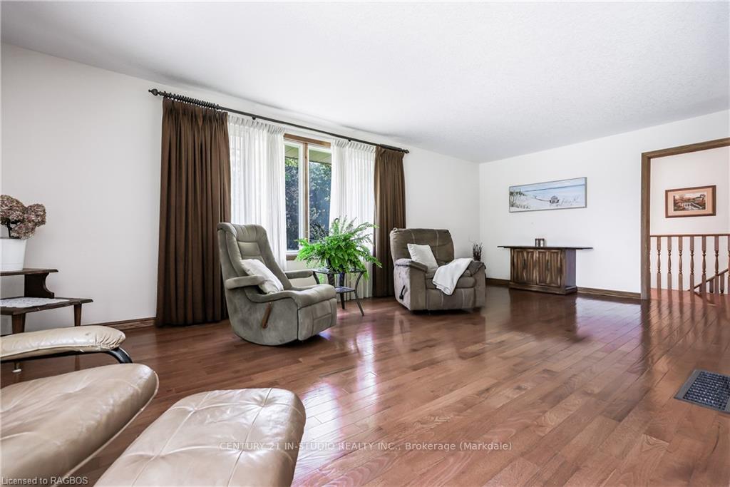 Photo 21 of 233 Garafraxa Street N, West Grey — HOMEH