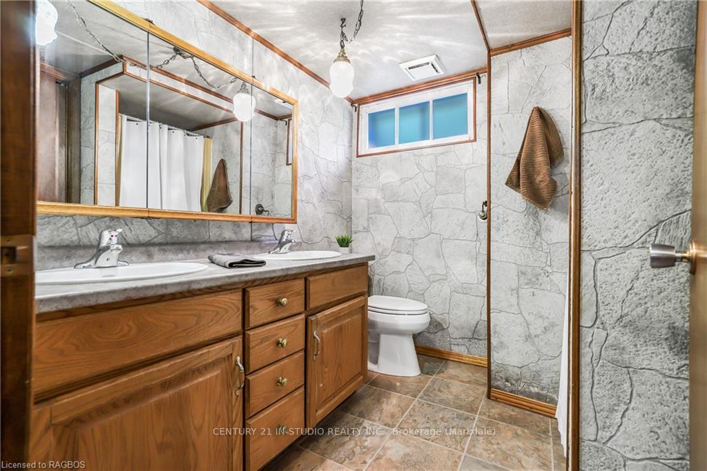 Photo 47 of 233 Garafraxa Street N, West Grey — HOMEH