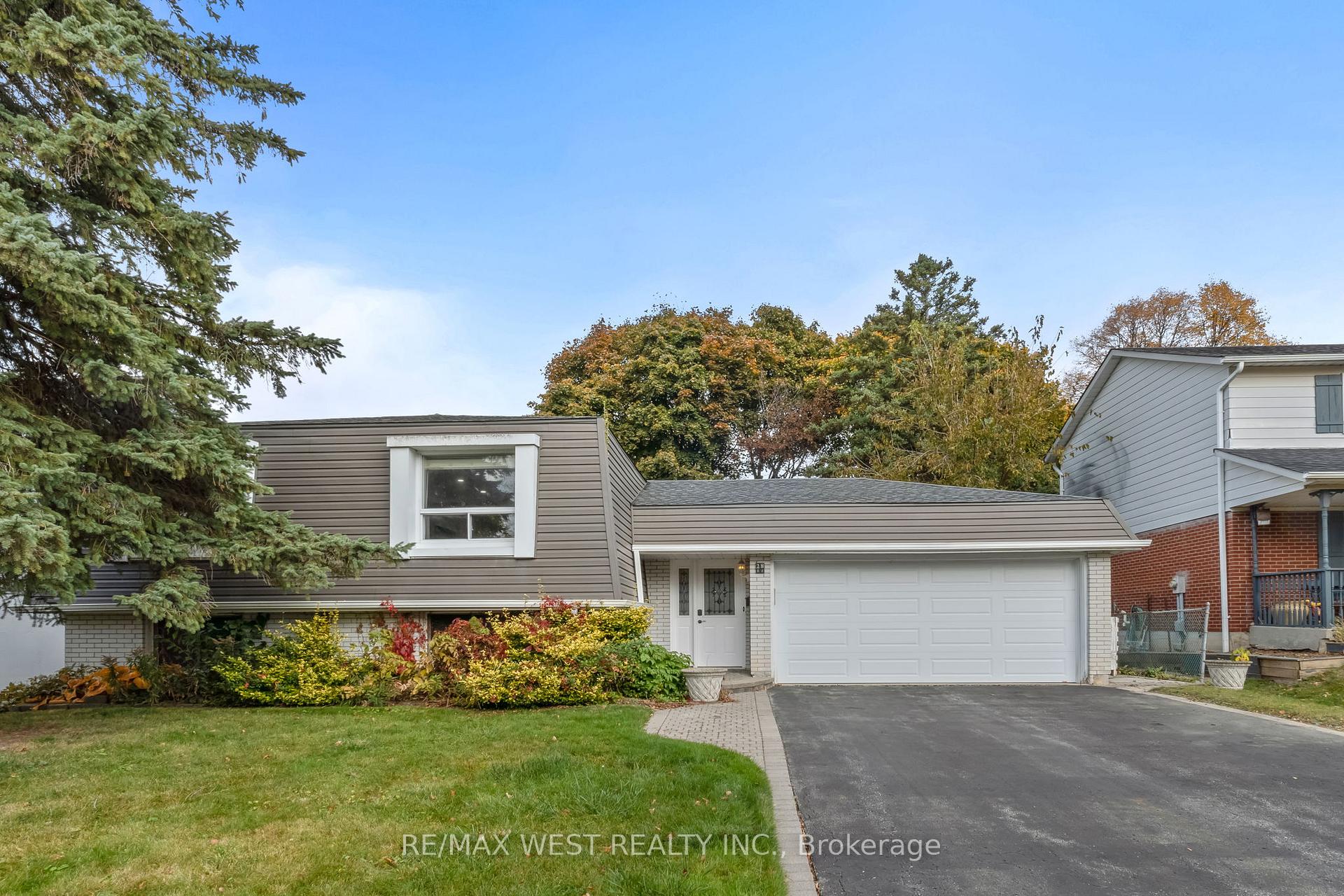 Photo 1 of 28 Hamilton Hall Drive, Markham, Markham Village — HOMEH