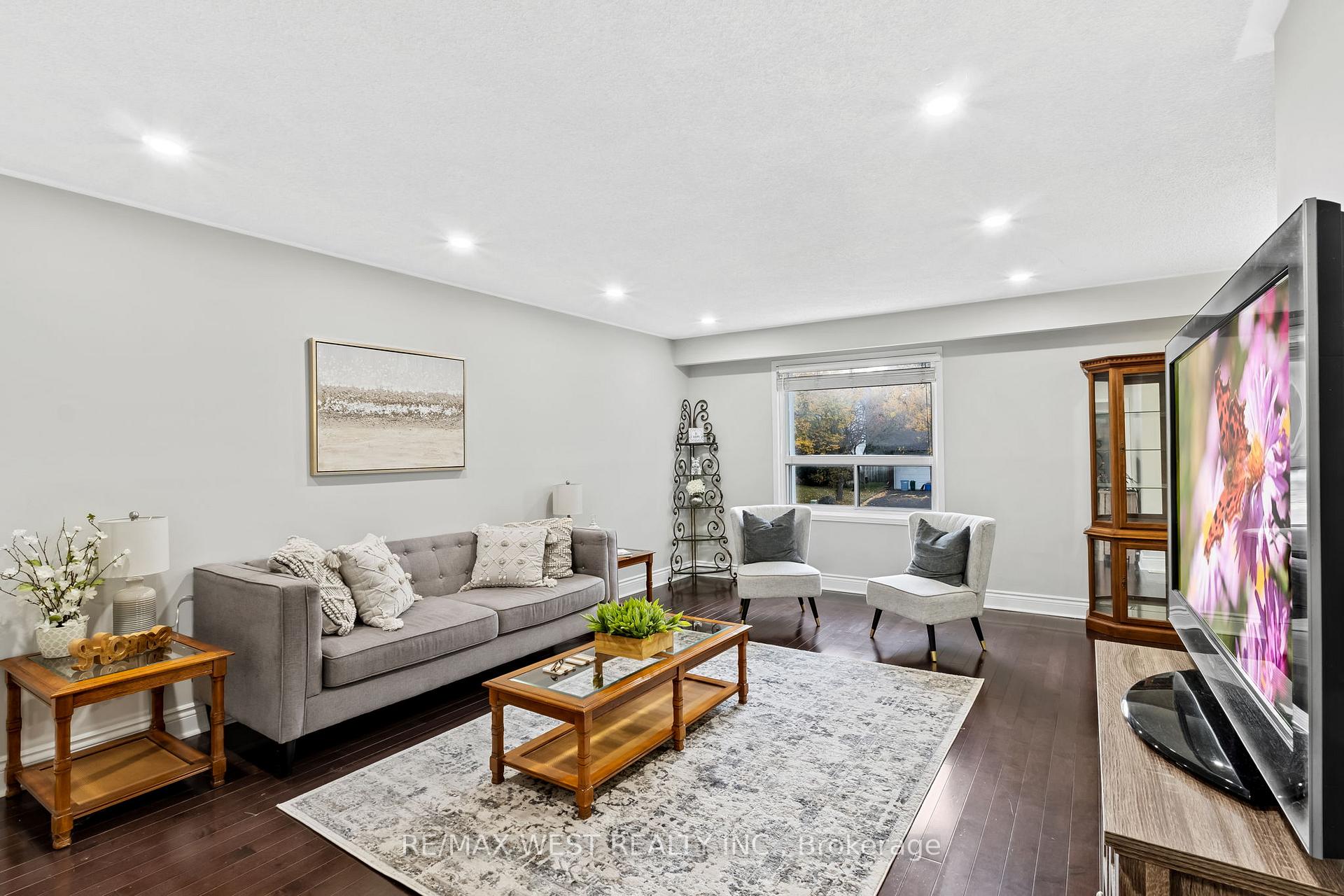 Photo 7 of 28 Hamilton Hall Drive, Markham, Markham Village — HOMEH