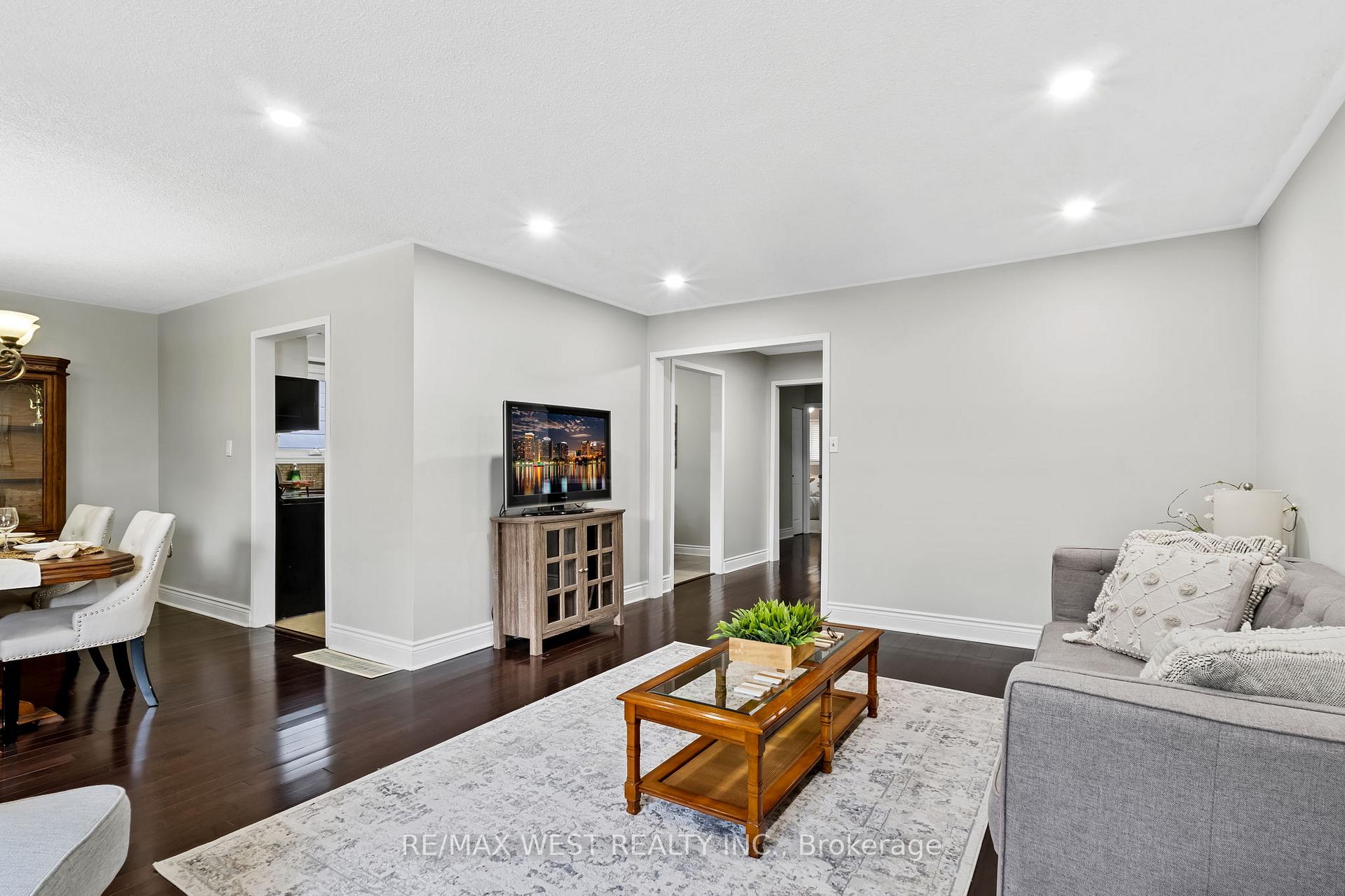 Photo 8 of 28 Hamilton Hall Drive, Markham, Markham Village — HOMEH