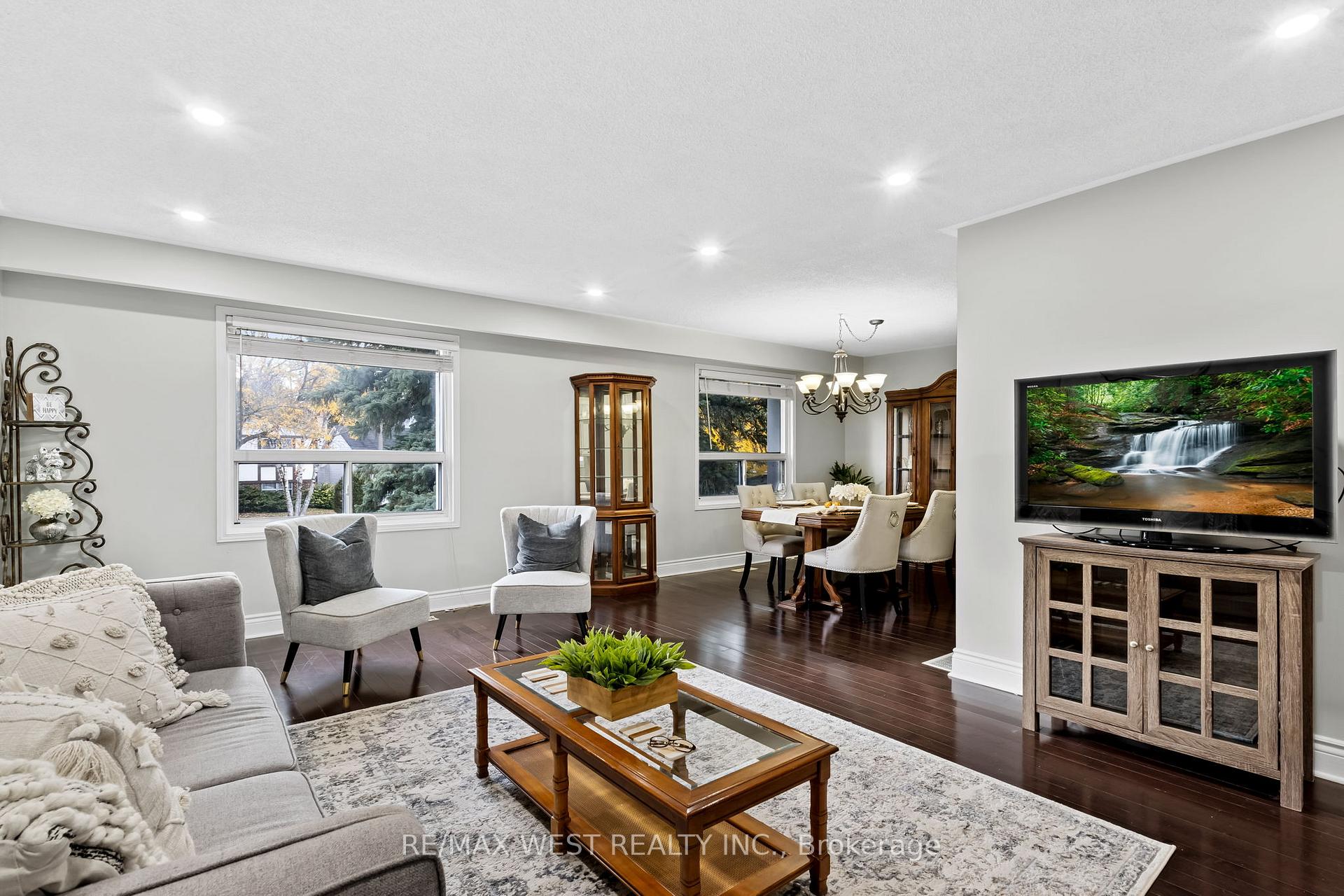 Photo 9 of 28 Hamilton Hall Drive, Markham, Markham Village — HOMEH
