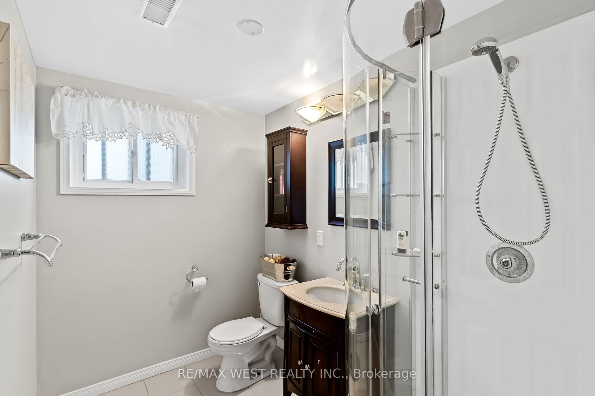 Photo 23 of 28 Hamilton Hall Drive, Markham, Markham Village — HOMEH