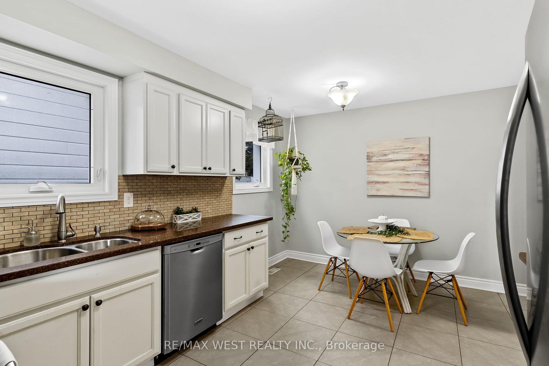 Photo 29 of 28 Hamilton Hall Drive, Markham, Markham Village — HOMEH