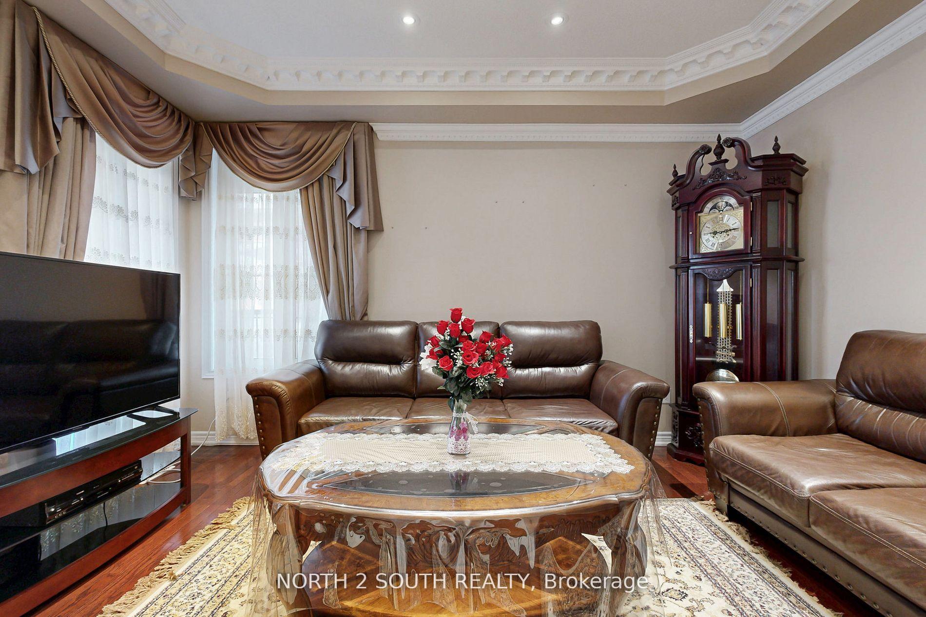 Photo 3 of 77 Mahogany Forest Drive, Vaughan, Patterson — HOMEH