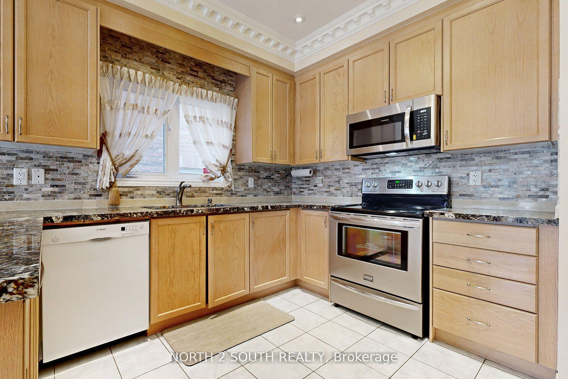 Photo 5 of 77 Mahogany Forest Drive, Vaughan, Patterson — HOMEH