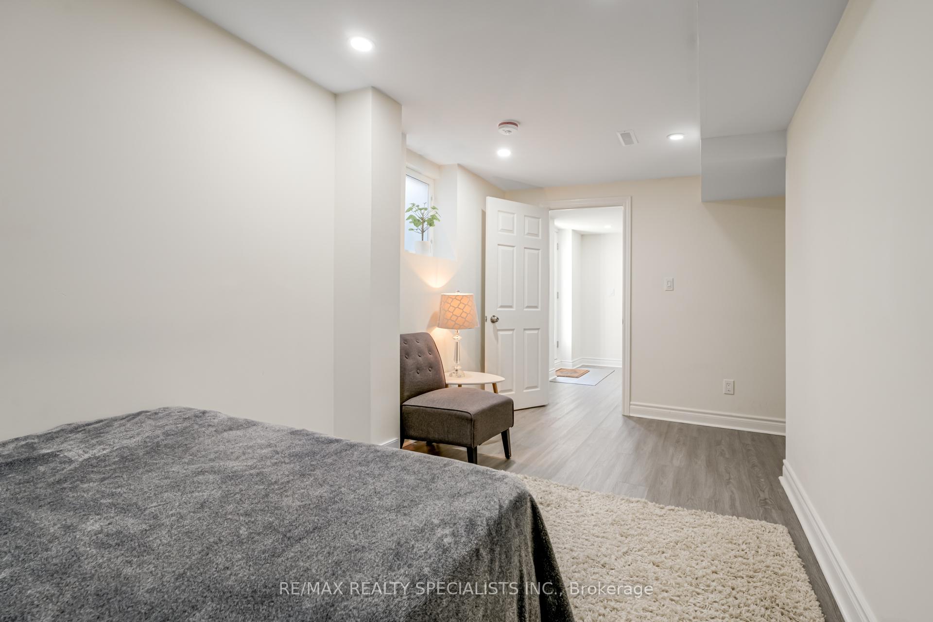 Photo 13 of 8 Flint Crescent, Whitby, Rolling Acres — HOMEH