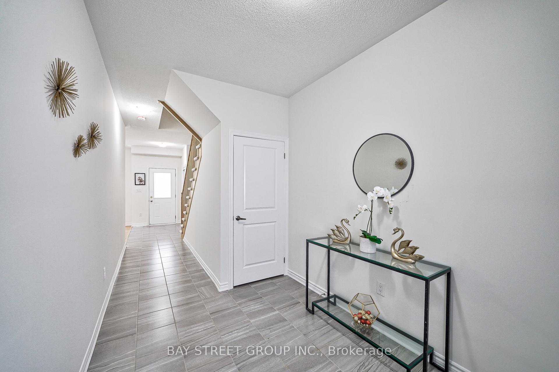 Photo 4 of 86 Chicago Lane, Markham, Wismer — HOMEH