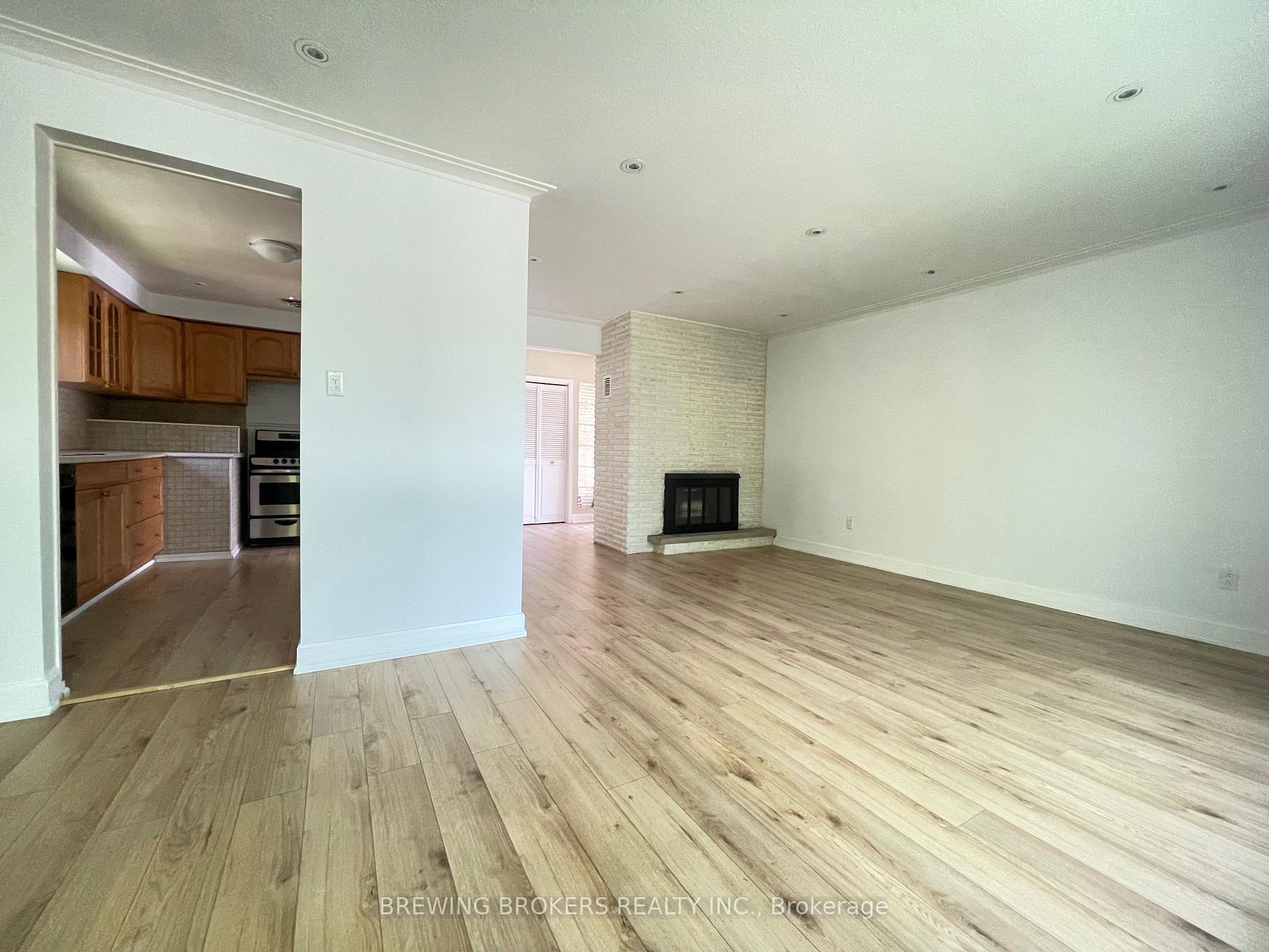 Photo 3 of Unit Main, 39 Netherford Road, Vaughan, Maple — HOMEH