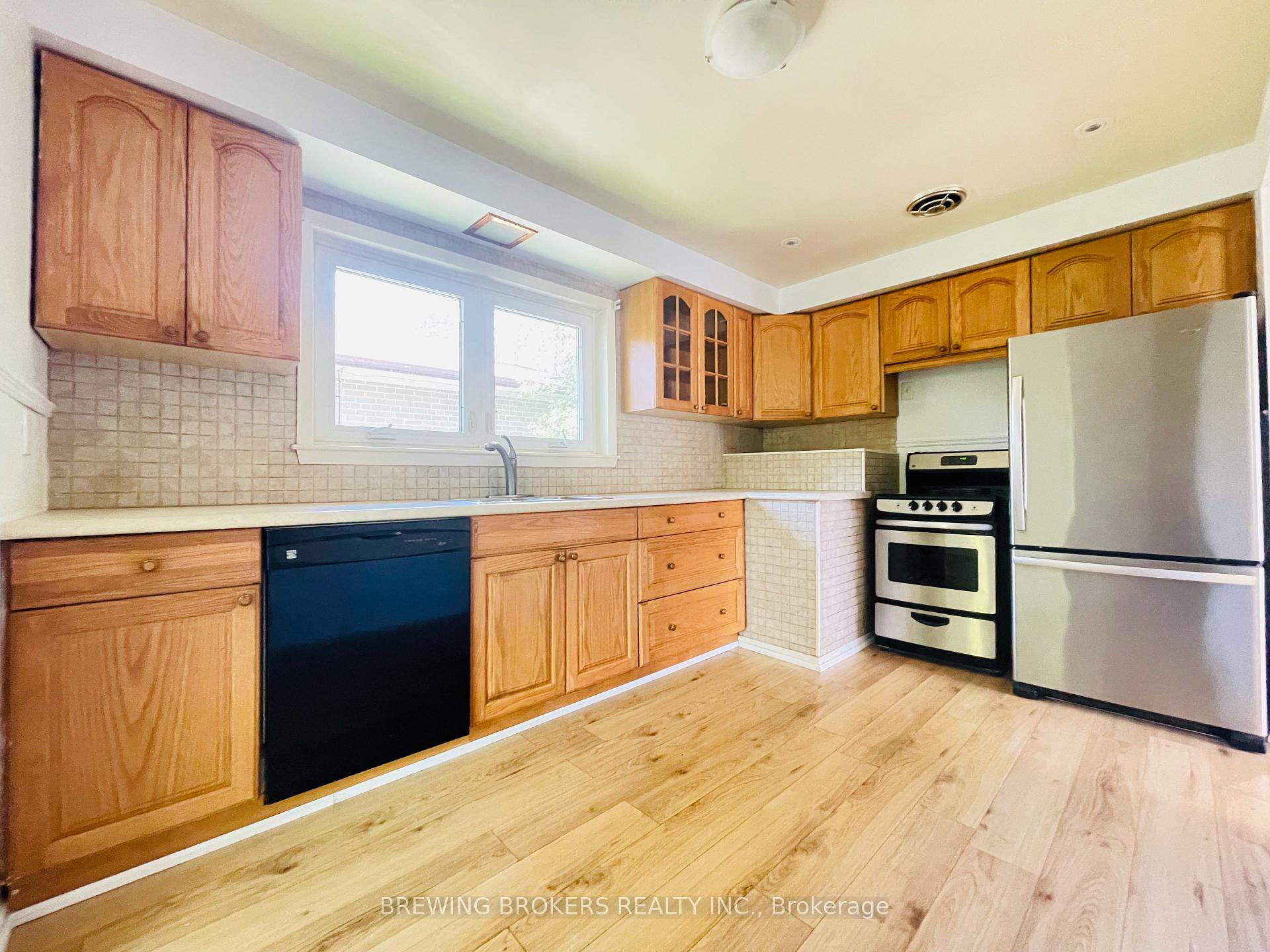 Photo 7 of Unit Main, 39 Netherford Road, Vaughan, Maple — HOMEH