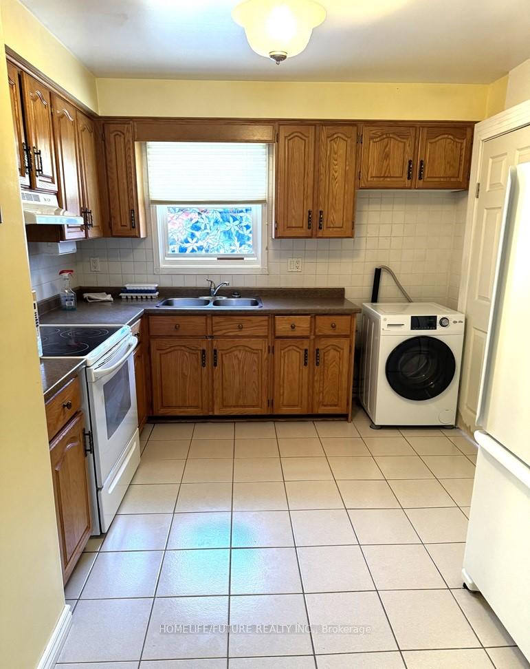 Photo 5 of Unit Main, 45 Regency Crescent, Whitby, Downtown Whitby — HOMEH