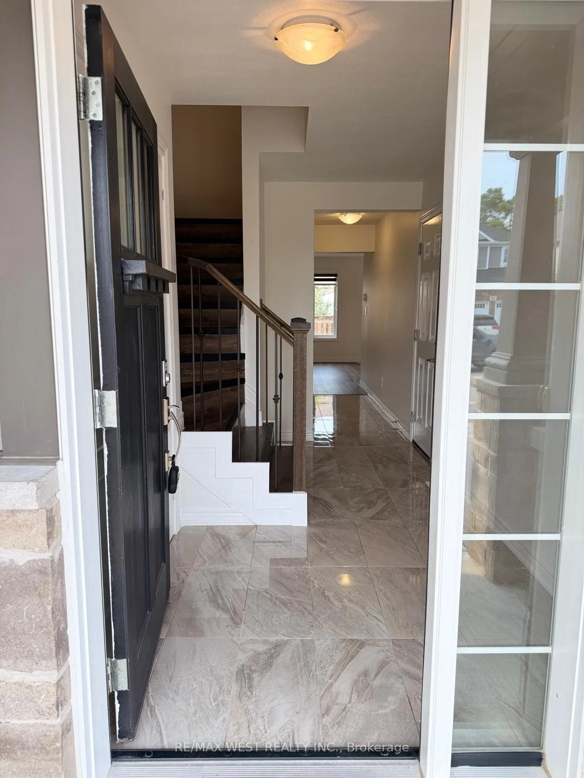 Photo 3 of 140 Monarch Street, Welland, Coyle Creek — HOMEH