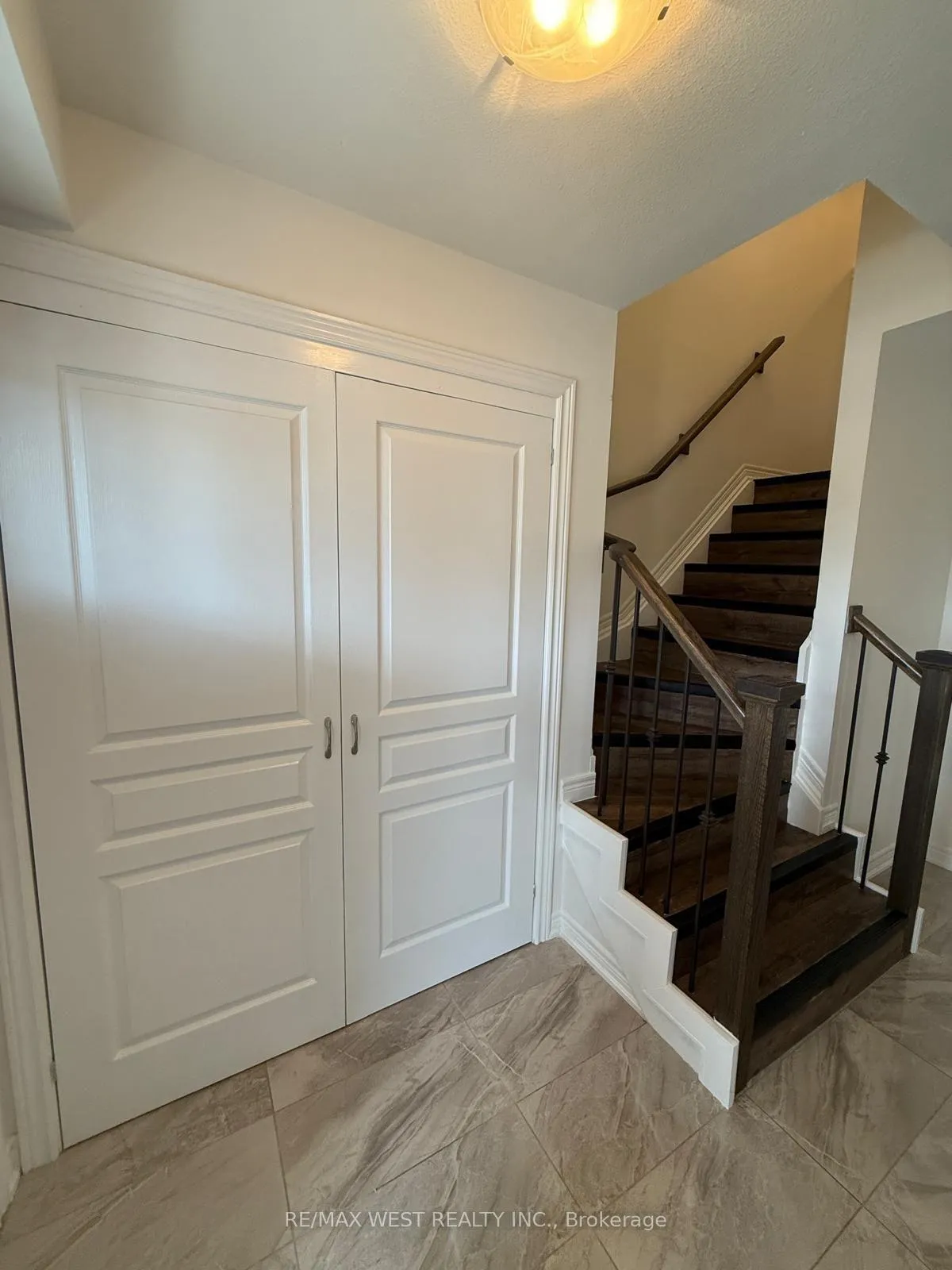 Photo 5 of 140 Monarch Street, Welland, Coyle Creek — HOMEH