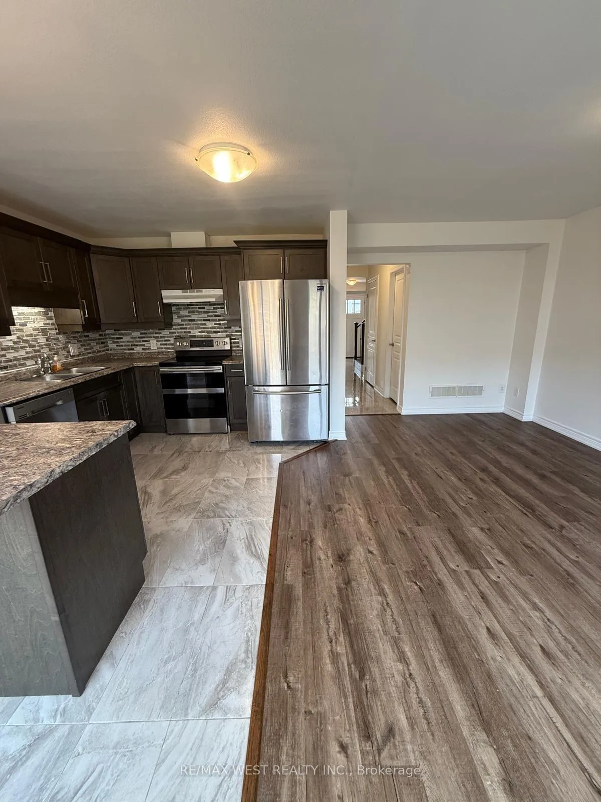 Photo 10 of 140 Monarch Street, Welland, Coyle Creek — HOMEH