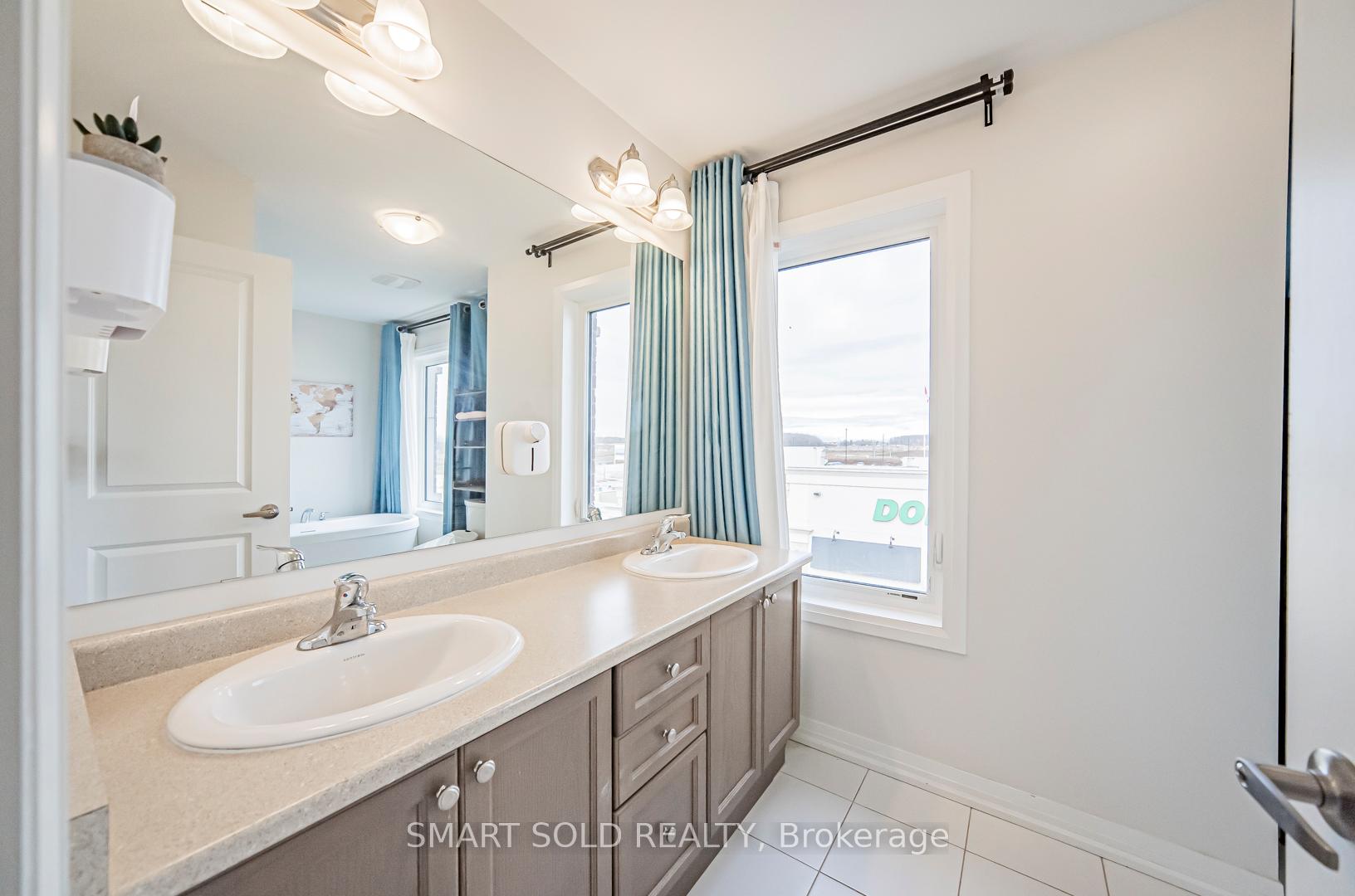 Photo 22 of 46 Sissons Way, Markham, Cedar Grove — HOMEH