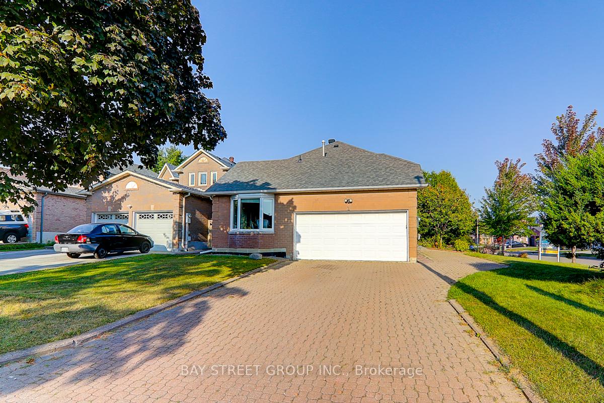 Photo 4 of 1 Dewberry Drive, Markham, Middlefield — HOMEH