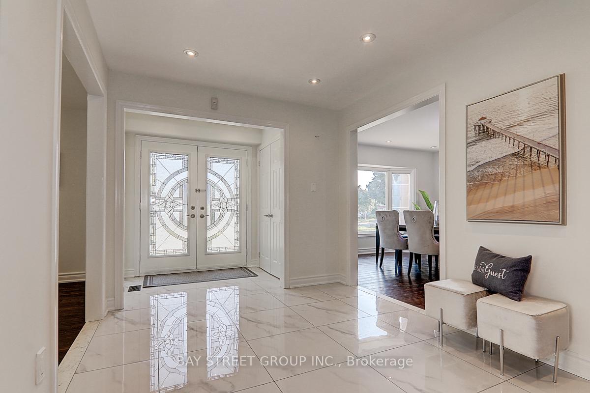 Photo 11 of 1 Dewberry Drive, Markham, Middlefield — HOMEH