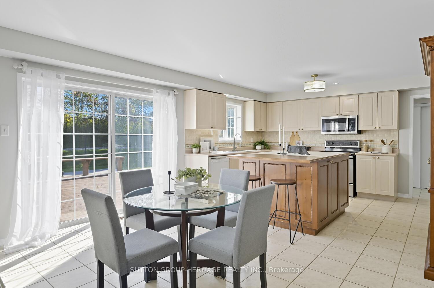 Photo 2 of 98 Hoile Drive, Ajax, South East — HOMEH