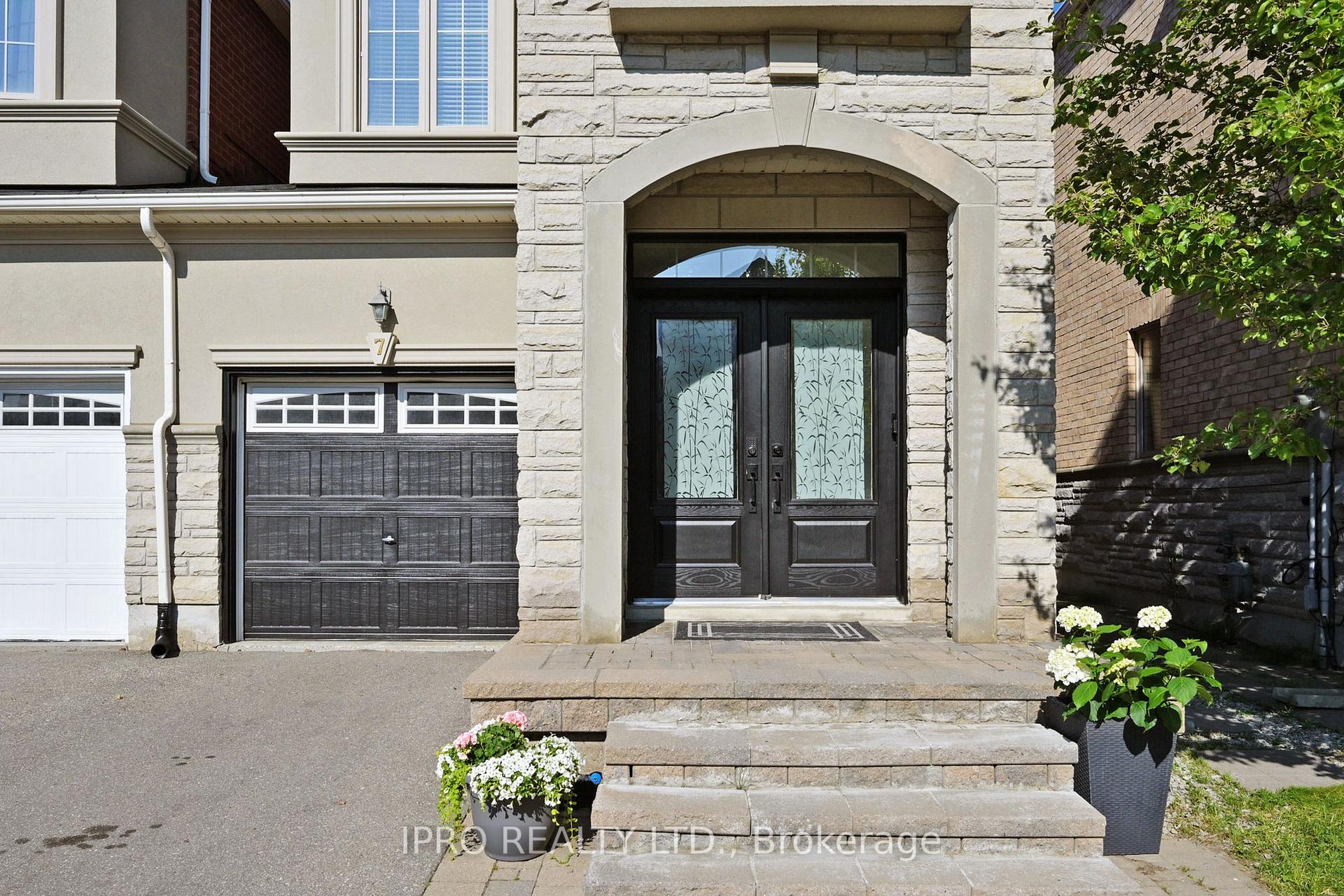 Photo 2 of 7 Bristlewood Crescent, Vaughan, Patterson — HOMEH