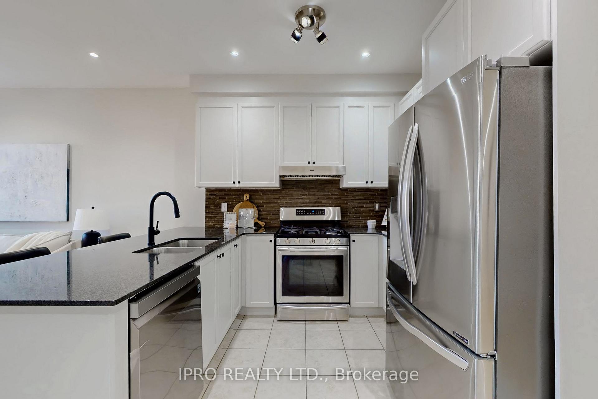 Photo 14 of 7 Bristlewood Crescent, Vaughan, Patterson — HOMEH