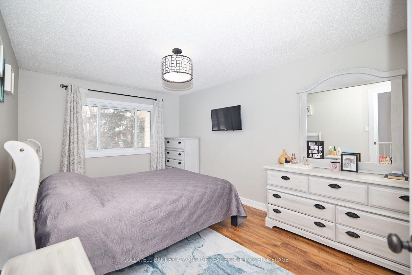 Photo 15 of 159 Windsor Street, Welland, Broadway — HOMEH