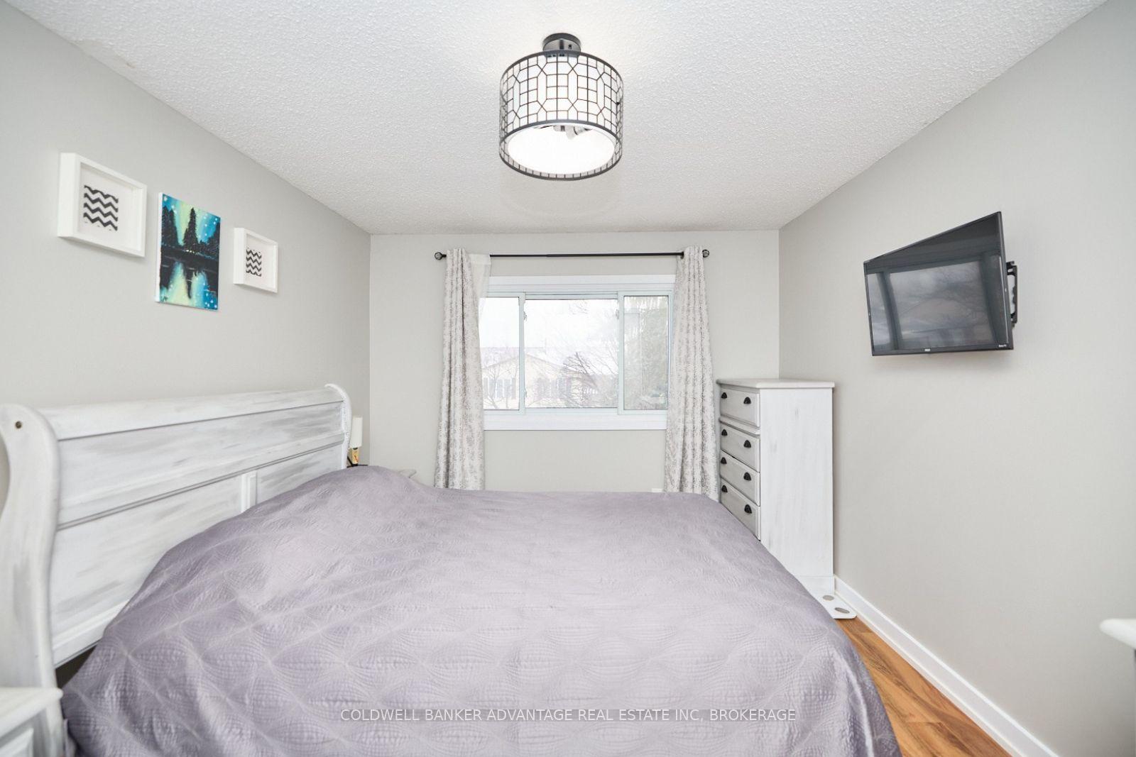 Photo 16 of 159 Windsor Street, Welland, Broadway — HOMEH