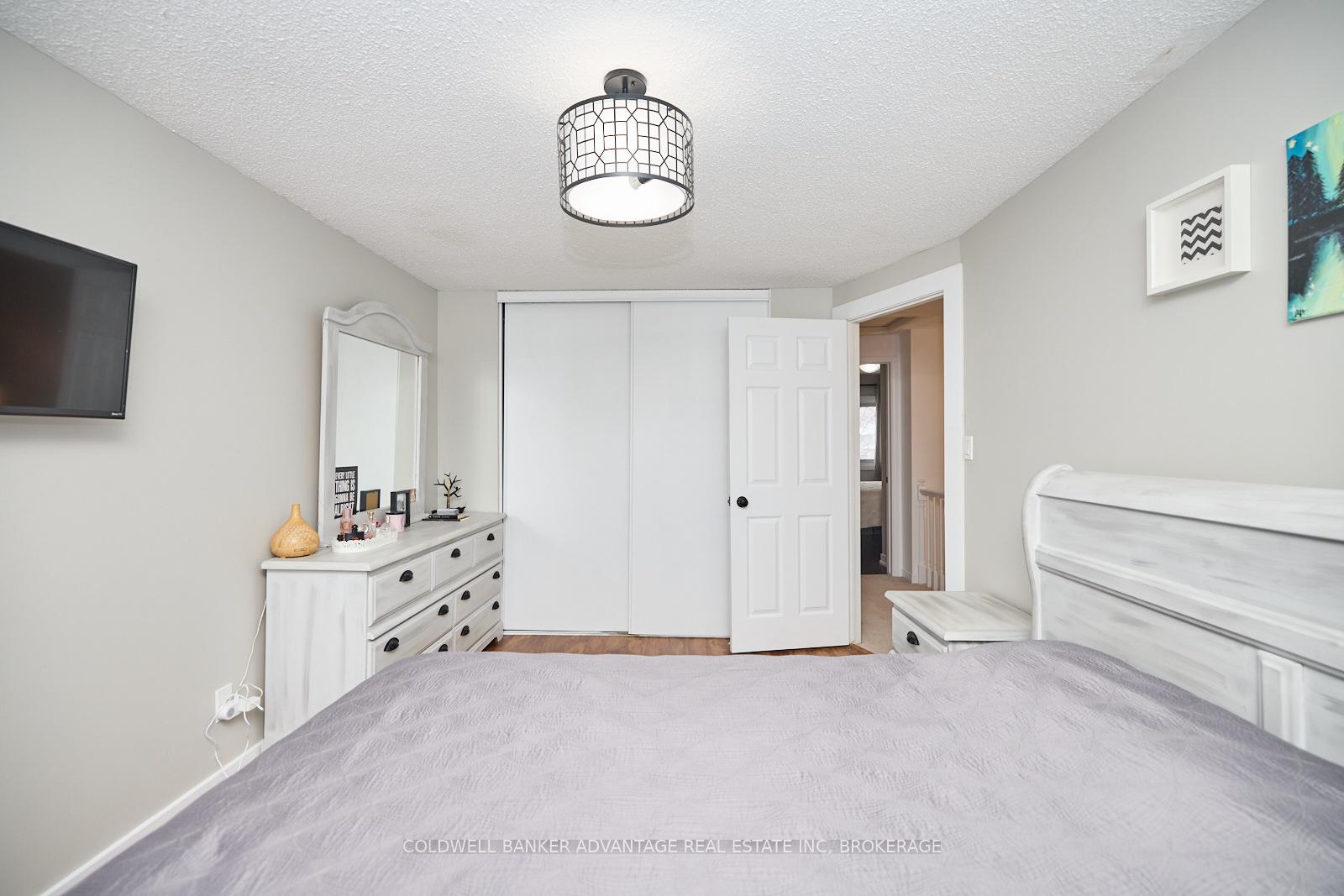 Photo 17 of 159 Windsor Street, Welland, Broadway — HOMEH
