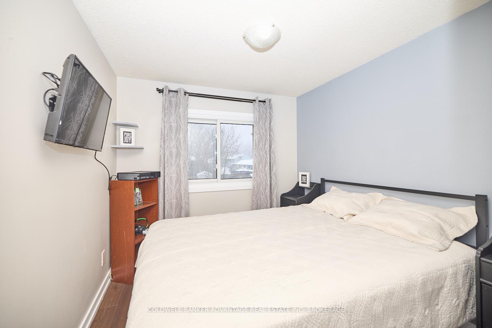 Photo 20 of 159 Windsor Street, Welland, Broadway — HOMEH
