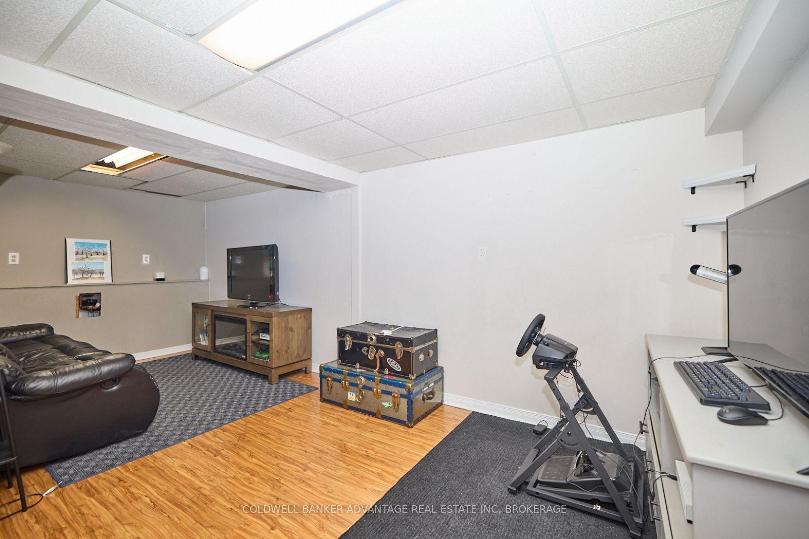 Photo 24 of 159 Windsor Street, Welland, Broadway — HOMEH