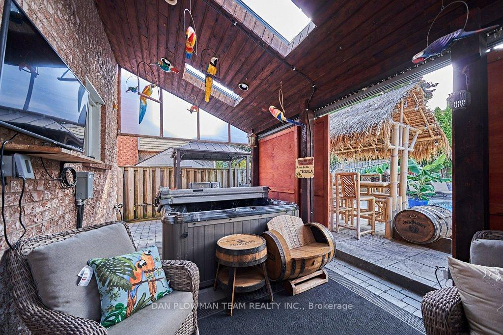 Photo 6 of 46 Canadian Oaks Drive, Whitby, Blue Grass Meadows — HOMEH