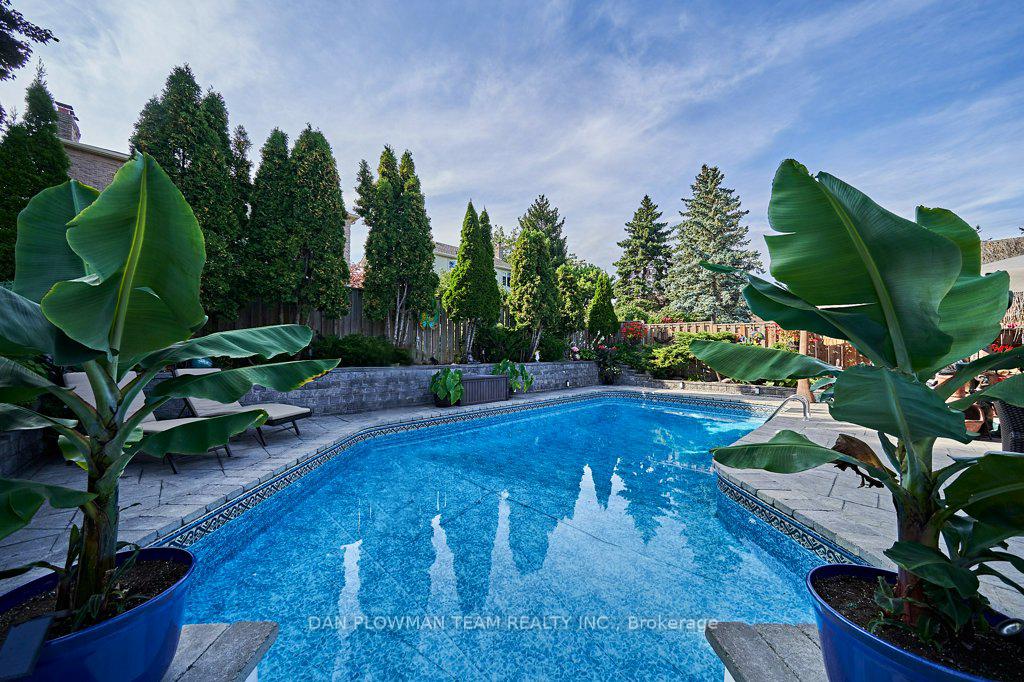 Photo 9 of 46 Canadian Oaks Drive, Whitby, Blue Grass Meadows — HOMEH