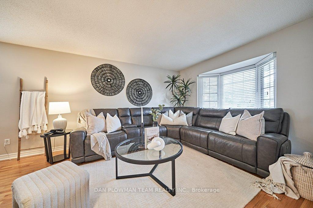 Photo 15 of 46 Canadian Oaks Drive, Whitby, Blue Grass Meadows — HOMEH