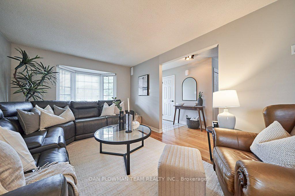 Photo 16 of 46 Canadian Oaks Drive, Whitby, Blue Grass Meadows — HOMEH