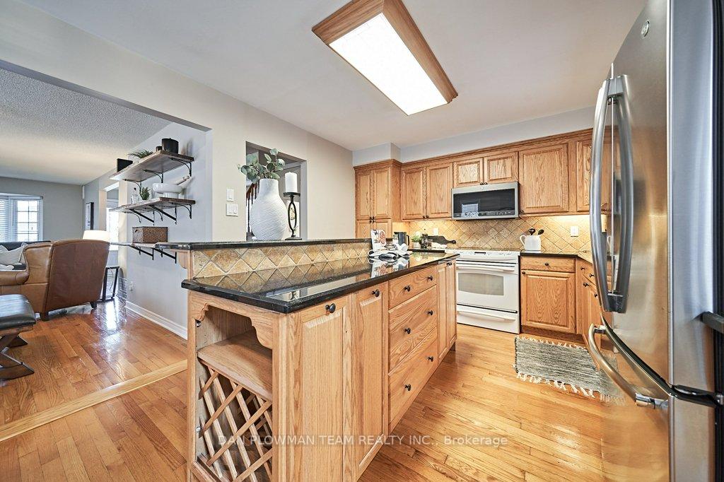 Photo 21 of 46 Canadian Oaks Drive, Whitby, Blue Grass Meadows — HOMEH