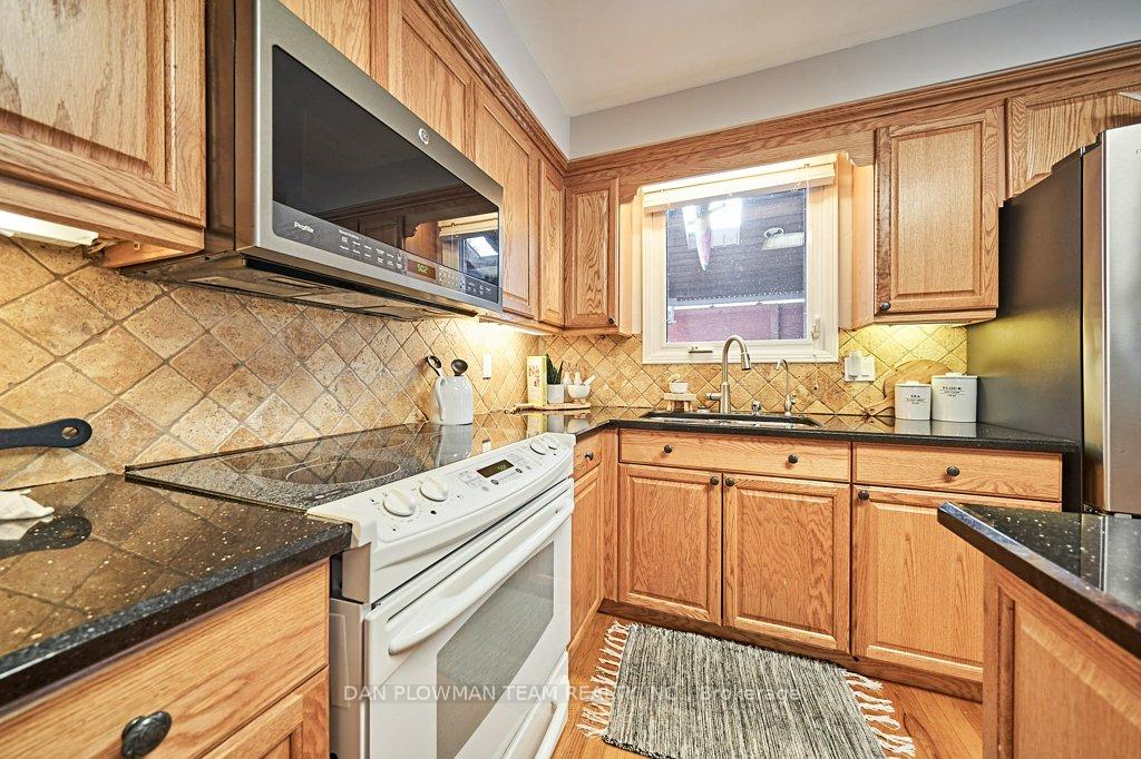 Photo 23 of 46 Canadian Oaks Drive, Whitby, Blue Grass Meadows — HOMEH